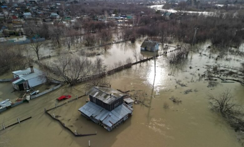 الفيضانات تجتاح كازاخستان ومناطق واسعة من باكستان وأفغانستان وتنزانيا
