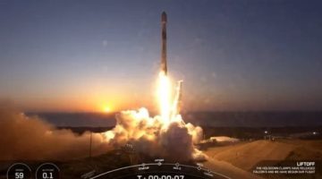 تكنولوجيا  – صاروخ SpaceX يطلق 11 قمرا صناعيا جديدا