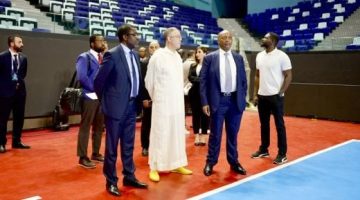 رياضة – موتسيبى يصل المغرب لحضور افتتاح أمم أفريقيا لكرة الصالات