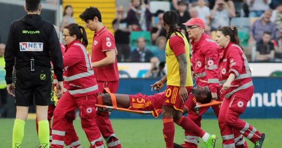 رياضة – إيقاف مباراة روما وأودينيزي بسبب إصابة لاعب بذبحة صدرية.. واستكمالها لاحقا