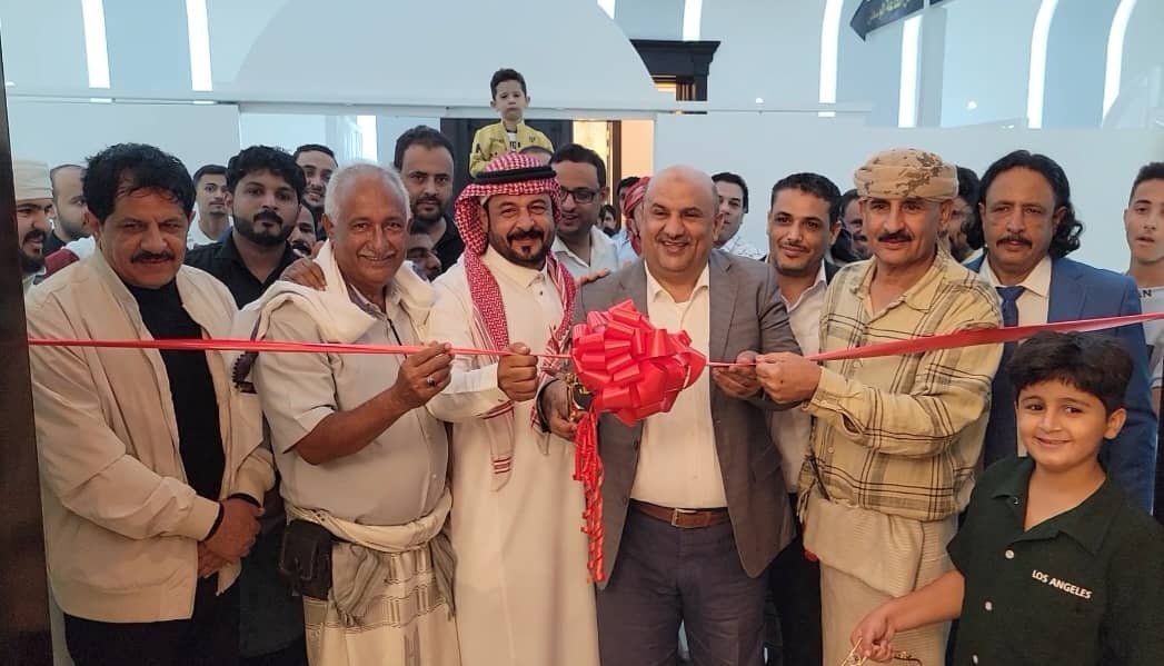 وكيل العاصمة عدن “الجعيملاني” يدشن افتتاح قاعات القصر الملكي للأفراح والمناسبات في مديرية المنصورة