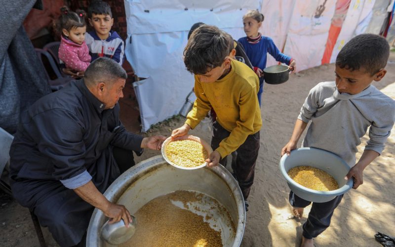 شبح المجاعة لا يغيب.. غزيون يشتكون شح السلع وغلاءها | سياسة – البوكس نيوز