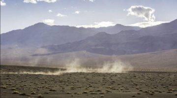 منخفض صحراوي يدفع الحكومة لإعلان عطلة رسمية ليومين