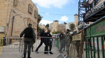 الاحتلال يطلق النار على سيارات الفلسطينيين ويصيب 3 بالخليل | أخبار – البوكس نيوز
