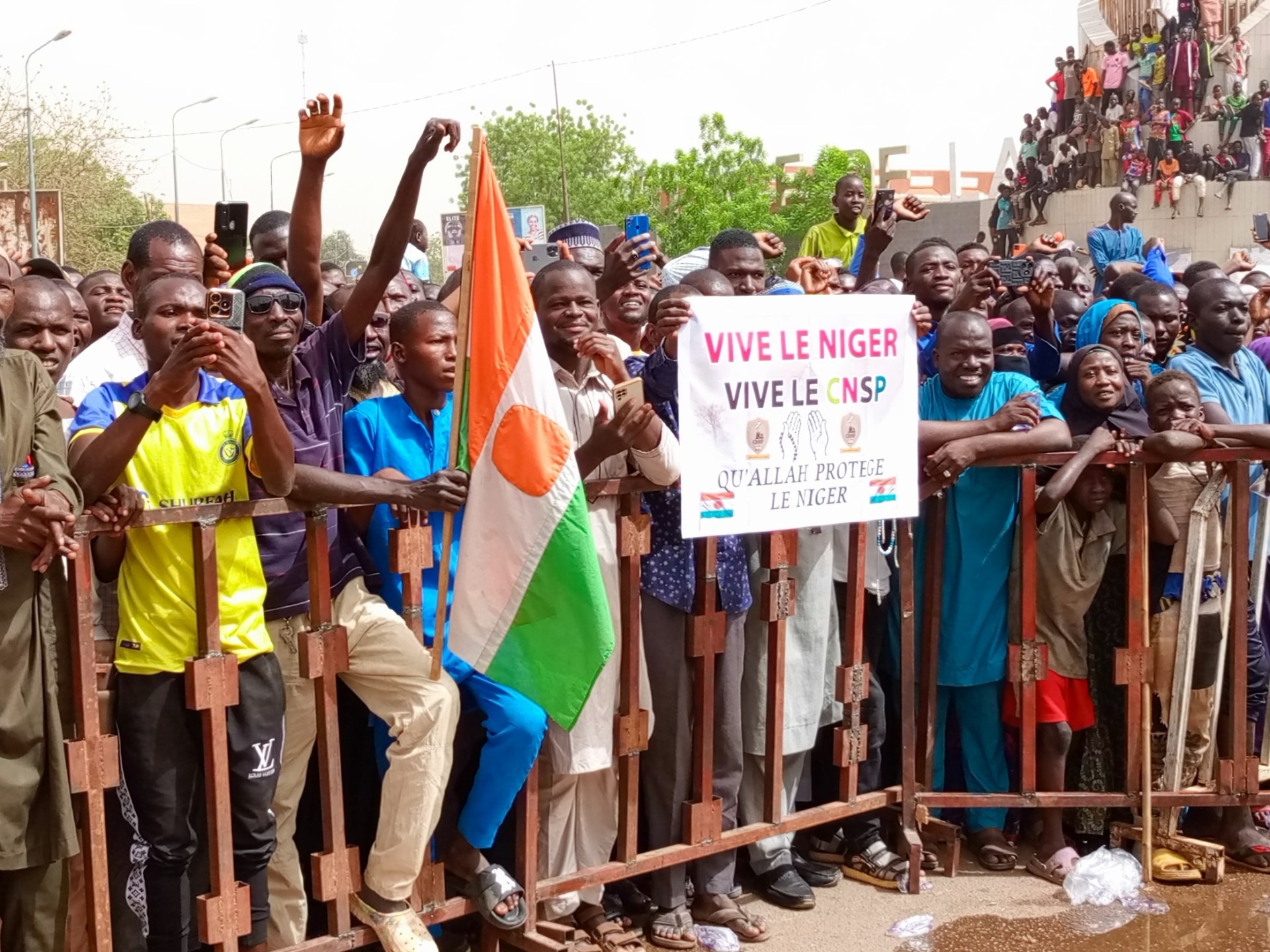 الآلاف يتظاهرون في النيجر للمطالبة برحيل القوات الأميركية | أخبار – البوكس نيوز