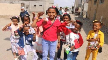 «بسمة العيد» تدخل الفرحة على قلوب الأطفال المحتاجين في عدن (صور)