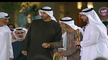 خلال حفل “جائزة أبوظبي” حركة مفاجئة من رئيس الإمارات