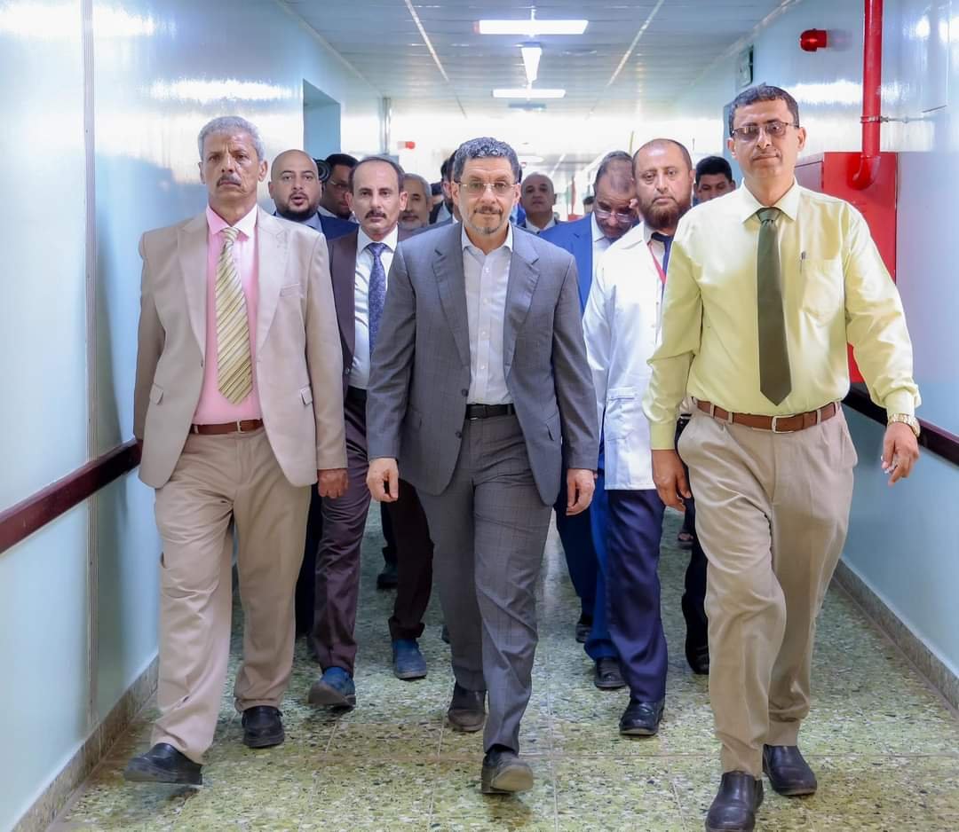 رئيس الوزراء يشيد بالخدمات الطبية والعلاجية التي يقدمها مستشفى ابن خلدون بلحج