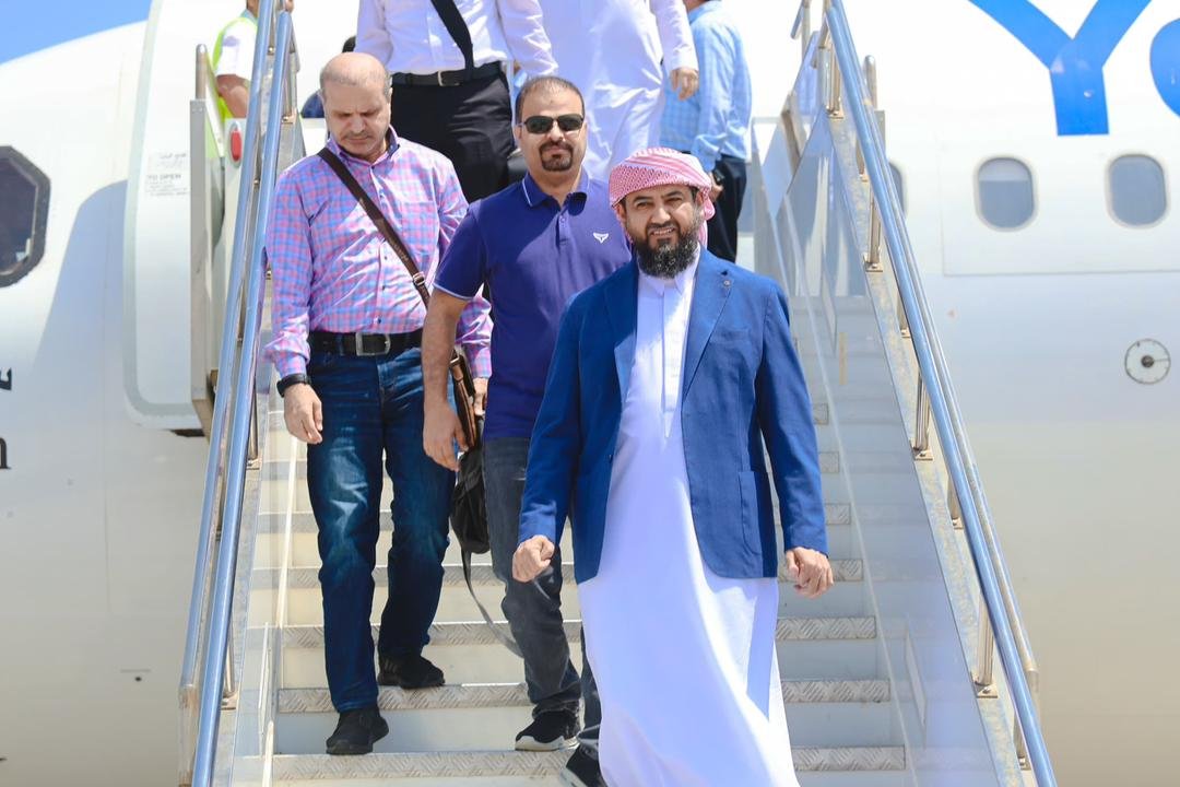عضو مجلس القيادة الرئاسي “المحرّمي” يصل إلى العاصمة عدن .. 