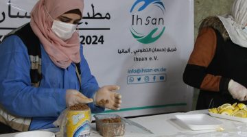 مطبخ الخير.. مبادرة نسائية لإطعام الصائمين بمخيمات النزوح بإدلب | مرأة – البوكس نيوز