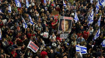 أهالي المحتجزين الإسرائيليين يتظاهرون أمام منزل نتنياهو ويلتقون غالانت | أخبار – البوكس نيوز