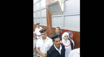 مصرية “تبتسم وتتمايل” بعد الحكم بإعدامها
