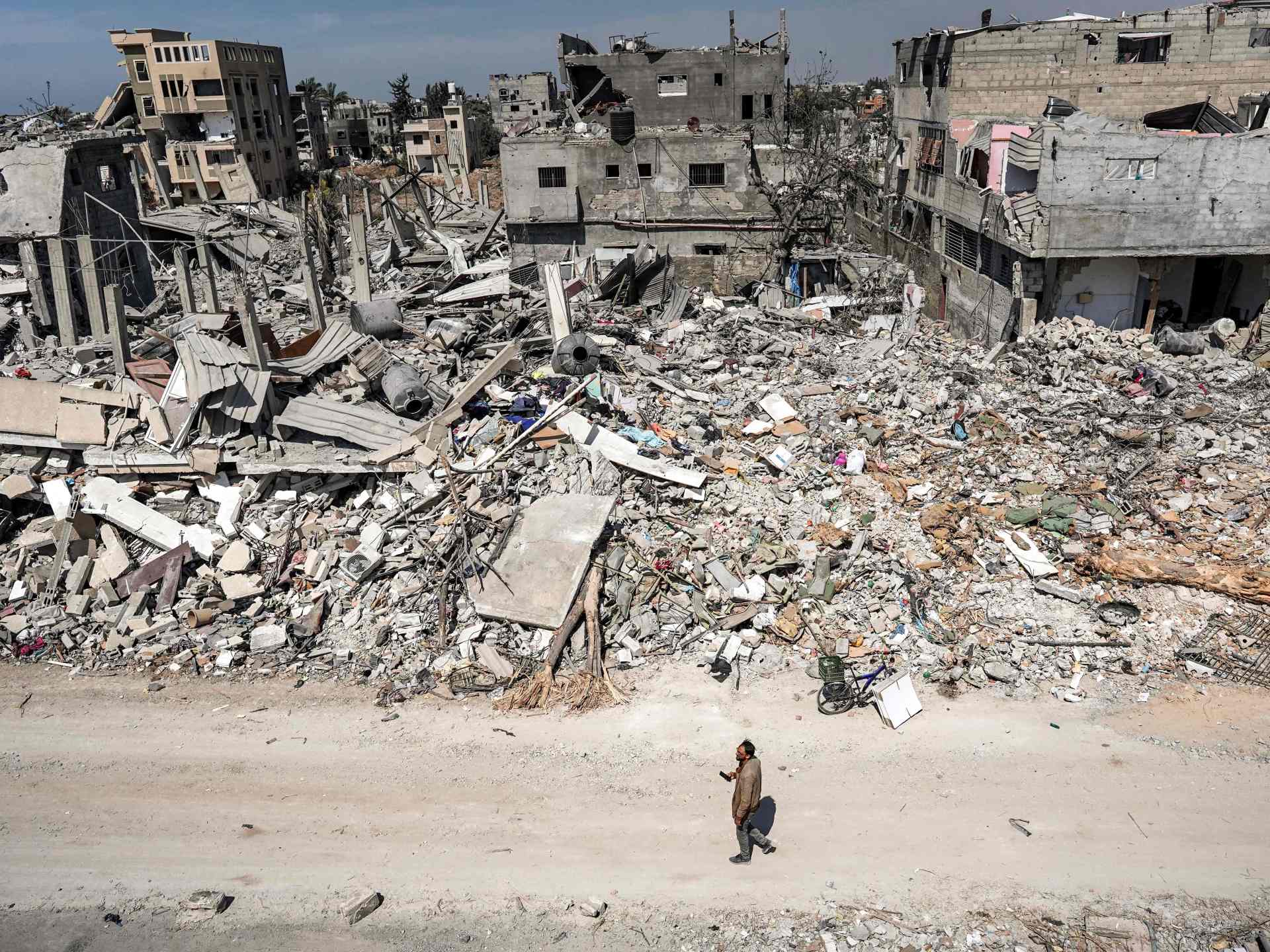 شهداء في تجدد القصف الإسرائيلي لغزة بعد اكتشاف مقابر جماعية | أخبار – البوكس نيوز