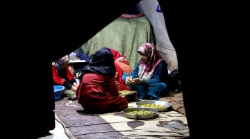 كعك العيد.. تراث يحافظ عليه السوريون في مخيمات النزوح | أسرة – البوكس نيوز