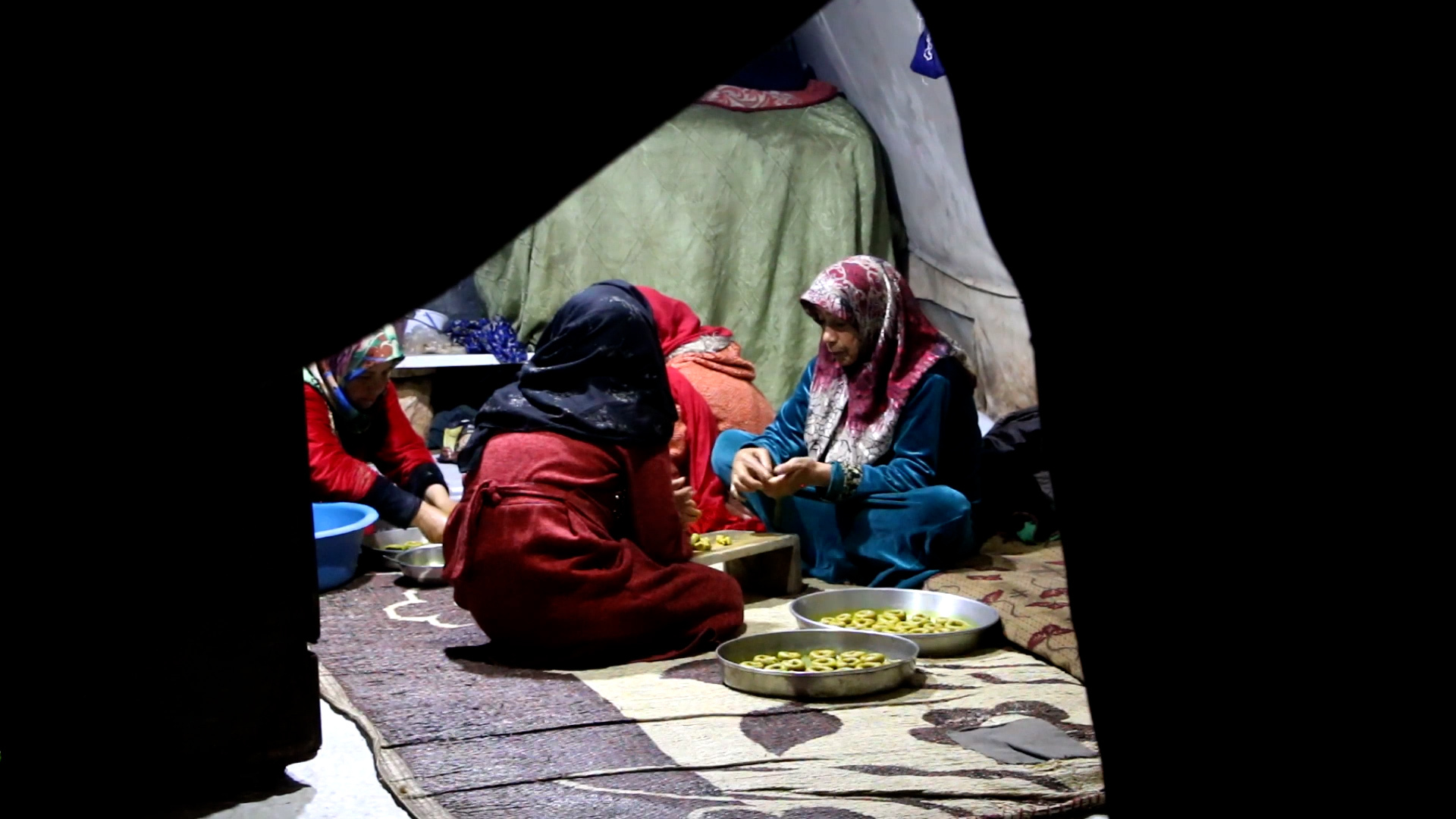 كعك العيد.. تراث يحافظ عليه السوريون في مخيمات النزوح | أسرة – البوكس نيوز