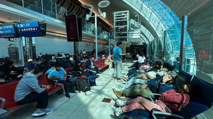 استئناف الحركة الطبيعية في مطار دبي بعد العاصفة التي اجتاحت الإمارات