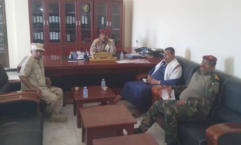 رئيس دائرة الأمن والدفاع بمؤتمر حضرموت الجامع يلتقي قادة عسكريين وأمنيين