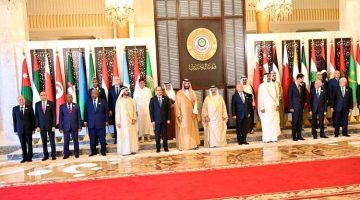 رئيس مجلس القيادة يشارك في الجلسة الافتتاحية لمؤتمر القمة العربية
