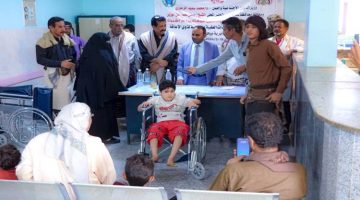 صندوق رعاية المعاقين يدشن توزيع الكراسي المتحركة لذوي الإعاقة بمديرية بيحان .