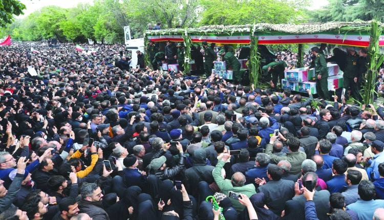 عاجل : تجمُّع عشرات آلاف الأشخاص في طهران لحضور مراسم تشييع رئيسي
