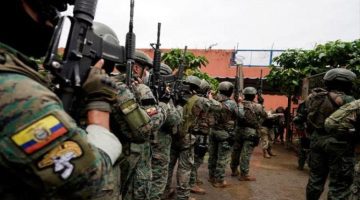 طوارئ وإرهاب والجيش بالشوارع.. ماذا يحدث بالإكوادور؟