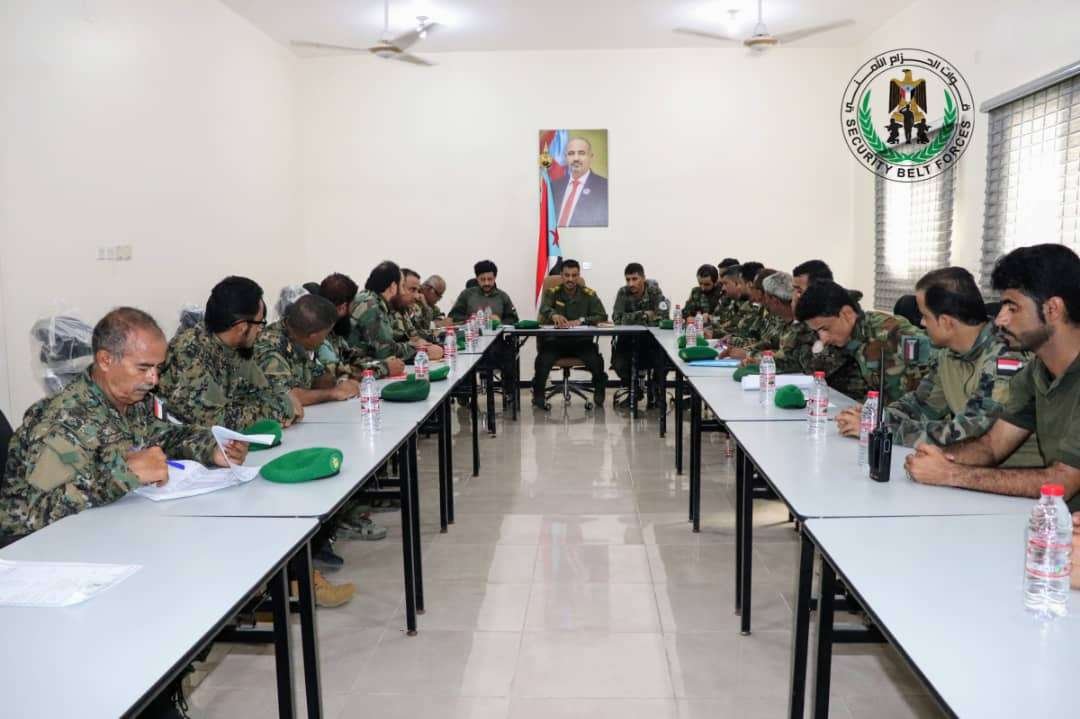 العميد الربيعي يترأس الاجتماع الدوري بقادة ومدراء قوات الحزام الأمني بالعاصمة عدن