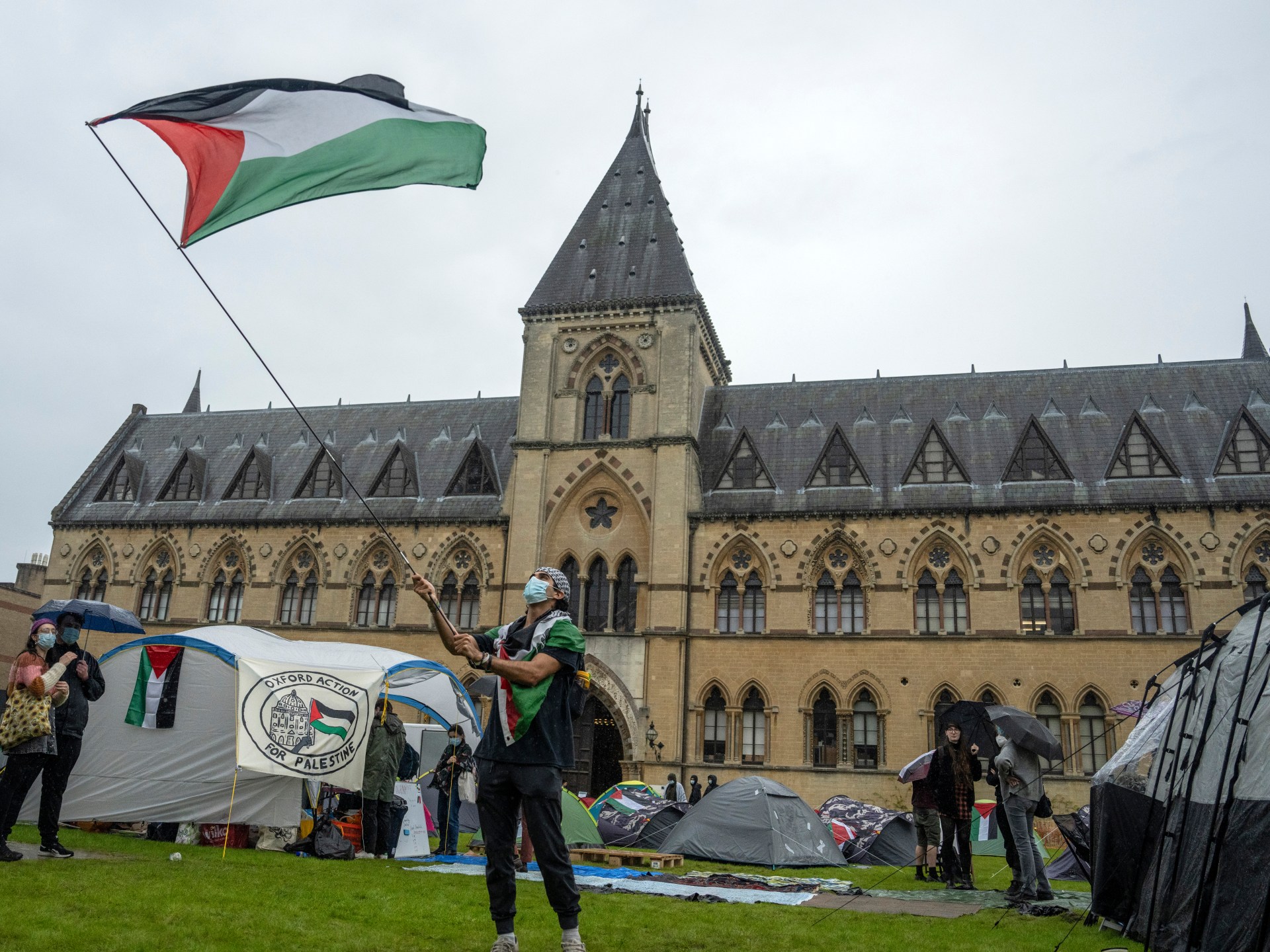 الشرطة تشتبك وتعتقل متظاهرين باعتصام مؤيد للفلسطينيين بجامعة أكسفورد | أخبار – البوكس نيوز