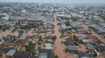طائرة ترصد غرق مدينة بأكملها في البرازيل بسبب فيضانات “كارثية”