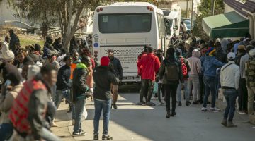 إجلاء قسري لمئات المهاجرين الأفارقة من مخيمات في العاصمة التونسية | أخبار – البوكس نيوز