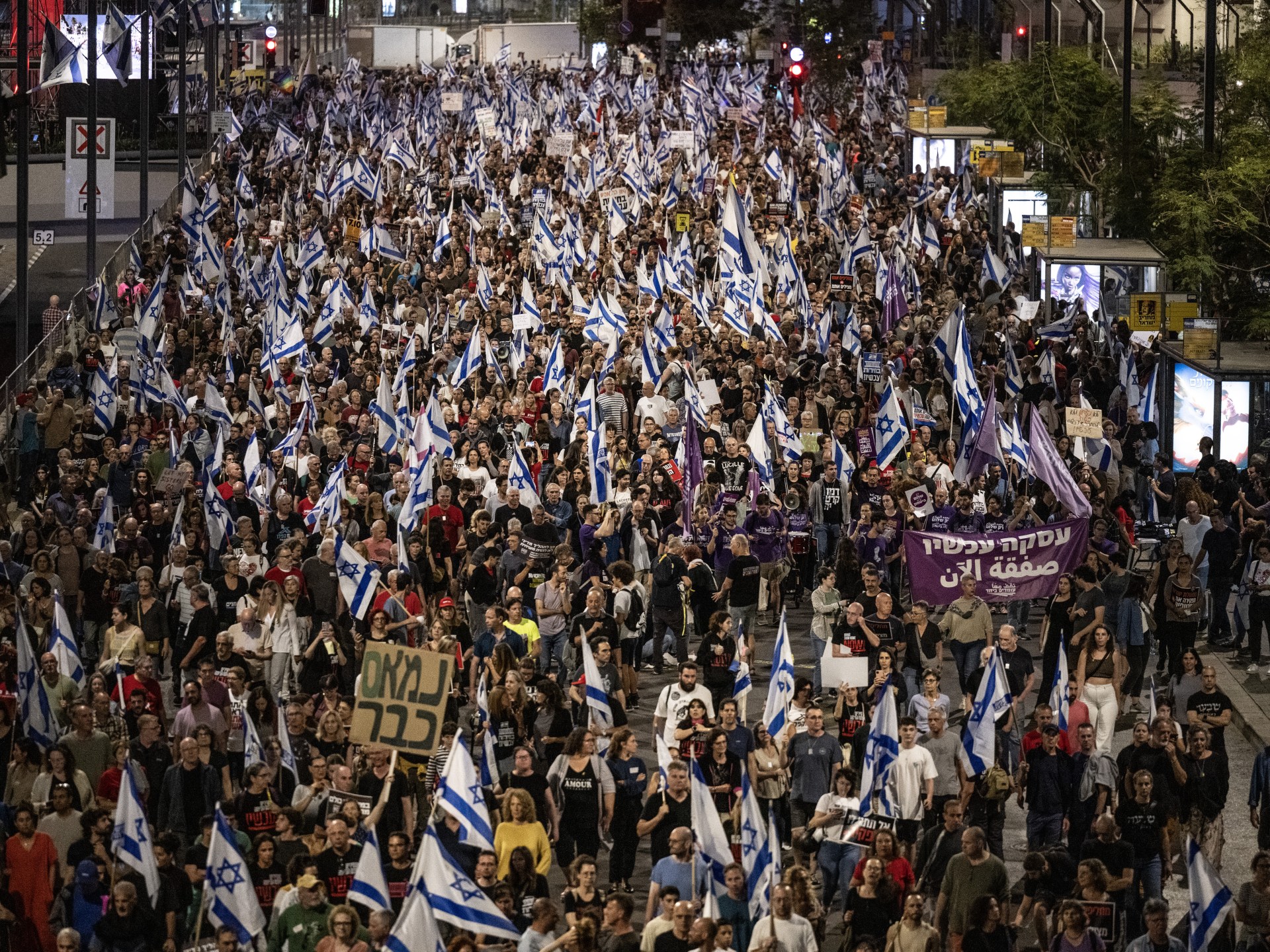 آلاف الإسرائيليين يتظاهرون للمطالبة بصفقة تبادل فورية وإسقاط حكومة نتنياهو | أخبار – البوكس نيوز