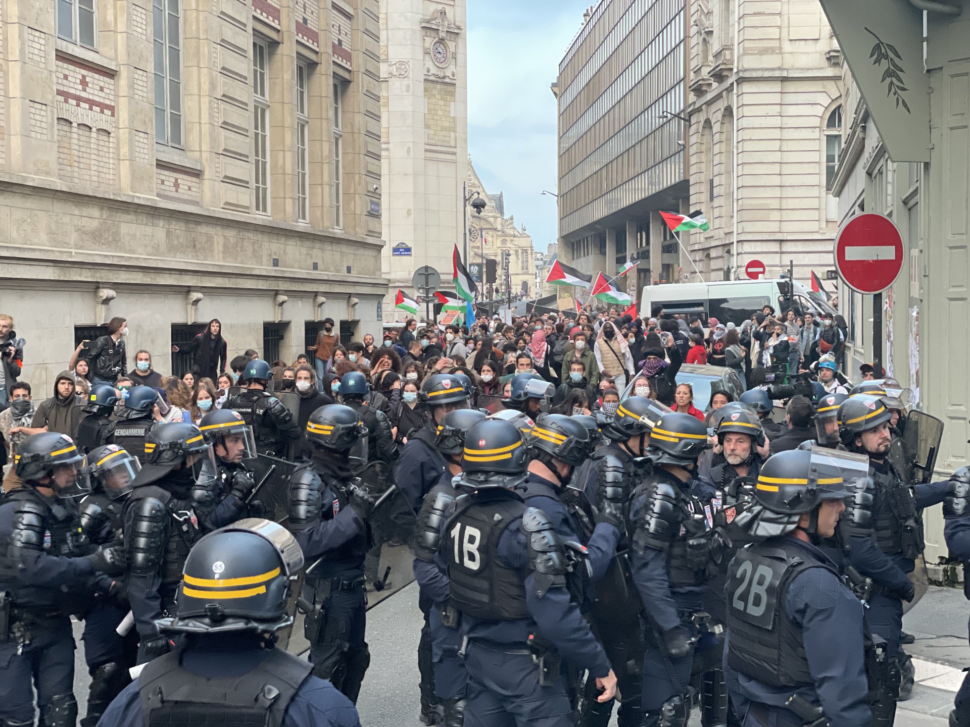 الشرطة الفرنسية تقمع احتجاجات داعمة لغزة بجامعتي السوربون وسيانس بو | أخبار – البوكس نيوز