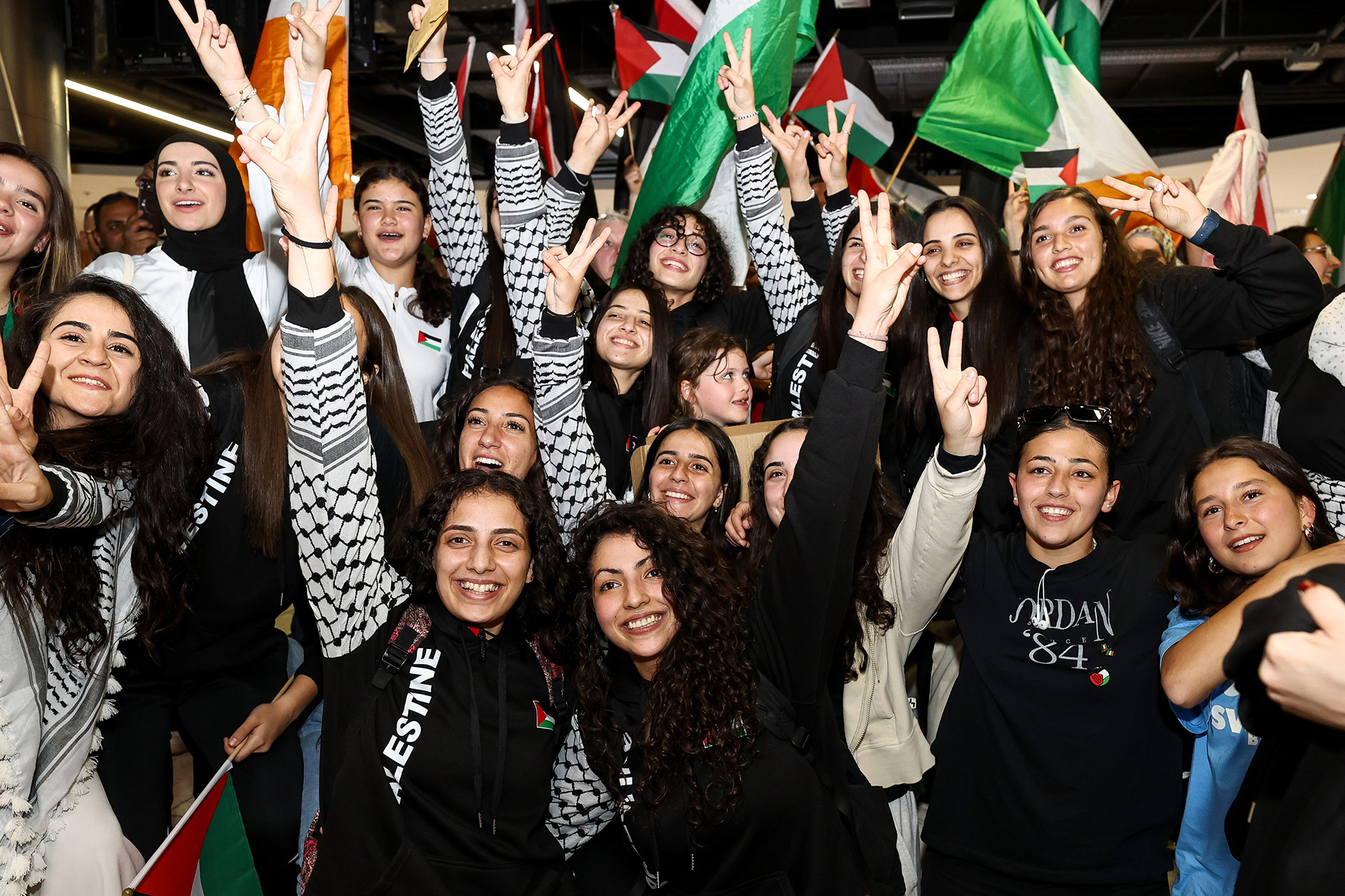 بالأعلام والكوفية.. استقبال تاريخي لمنتخب سيدات فلسطين في أيرلندا | رياضة – البوكس نيوز