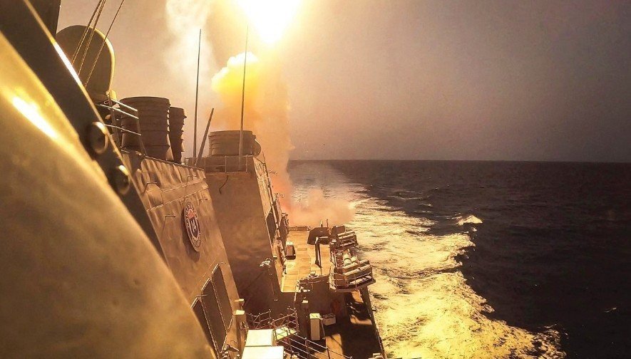 هجوم صاروخي يستهدف سفينة قبالة اليمن