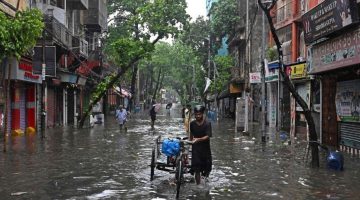 عاصفة استوائية تغمر قرى بالهند وبنغلاديش