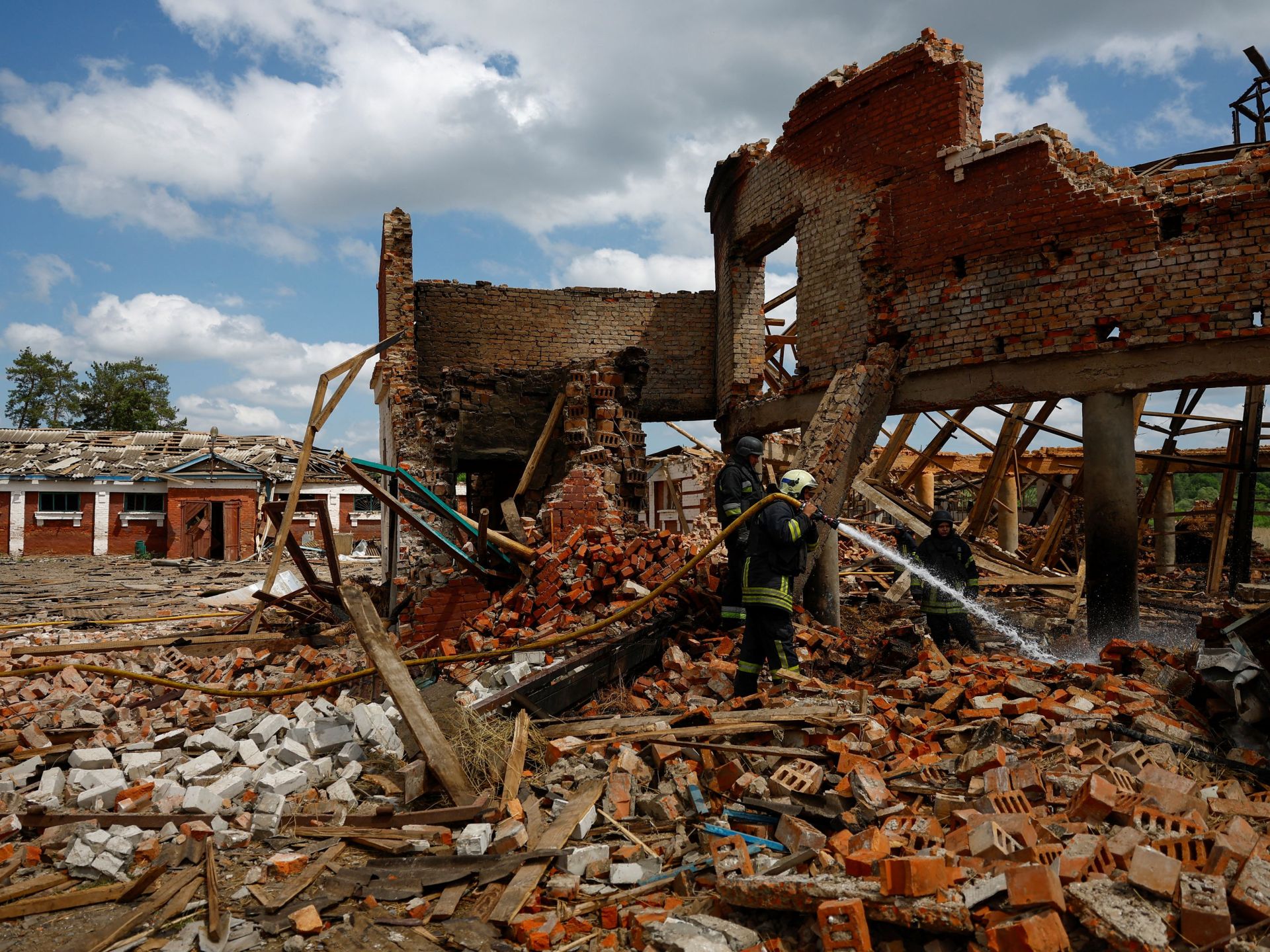 قتلى بهجوم روسي على خاركيف وكييف تستهدف منشآت نفطية | أخبار – البوكس نيوز