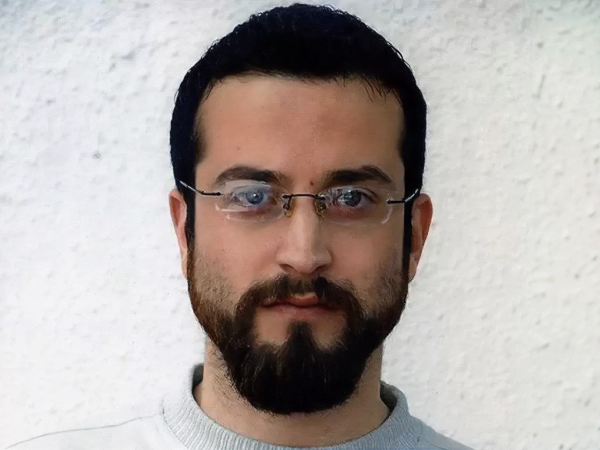 باسم خندقجي أسير فلسطيني كسر القضبان بالأدب وفاز بجائزة البوكر | الموسوعة – البوكس نيوز