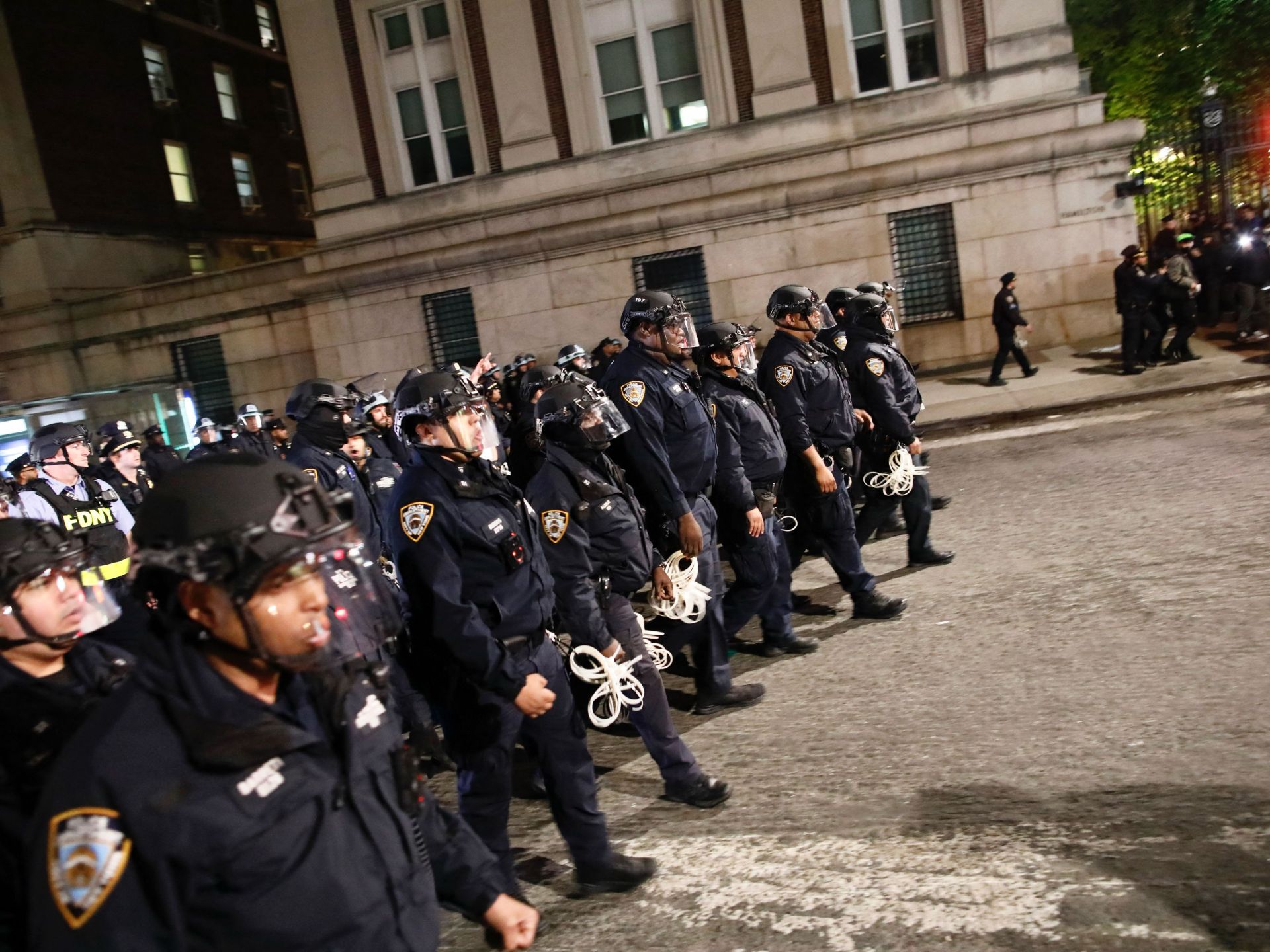 شرطة نيويورك تقتحم جامعة كولومبيا وتفض الاعتصام الداعم لغزة | أخبار – البوكس نيوز