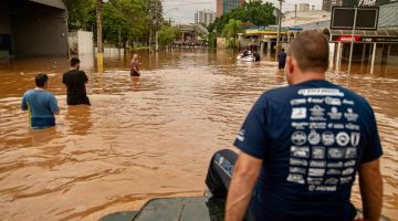 “كارثة مناخية”.. 70 ألف شخص تركوا منازلهم بسبب الفيضانات في البرازيل | أخبار – البوكس نيوز