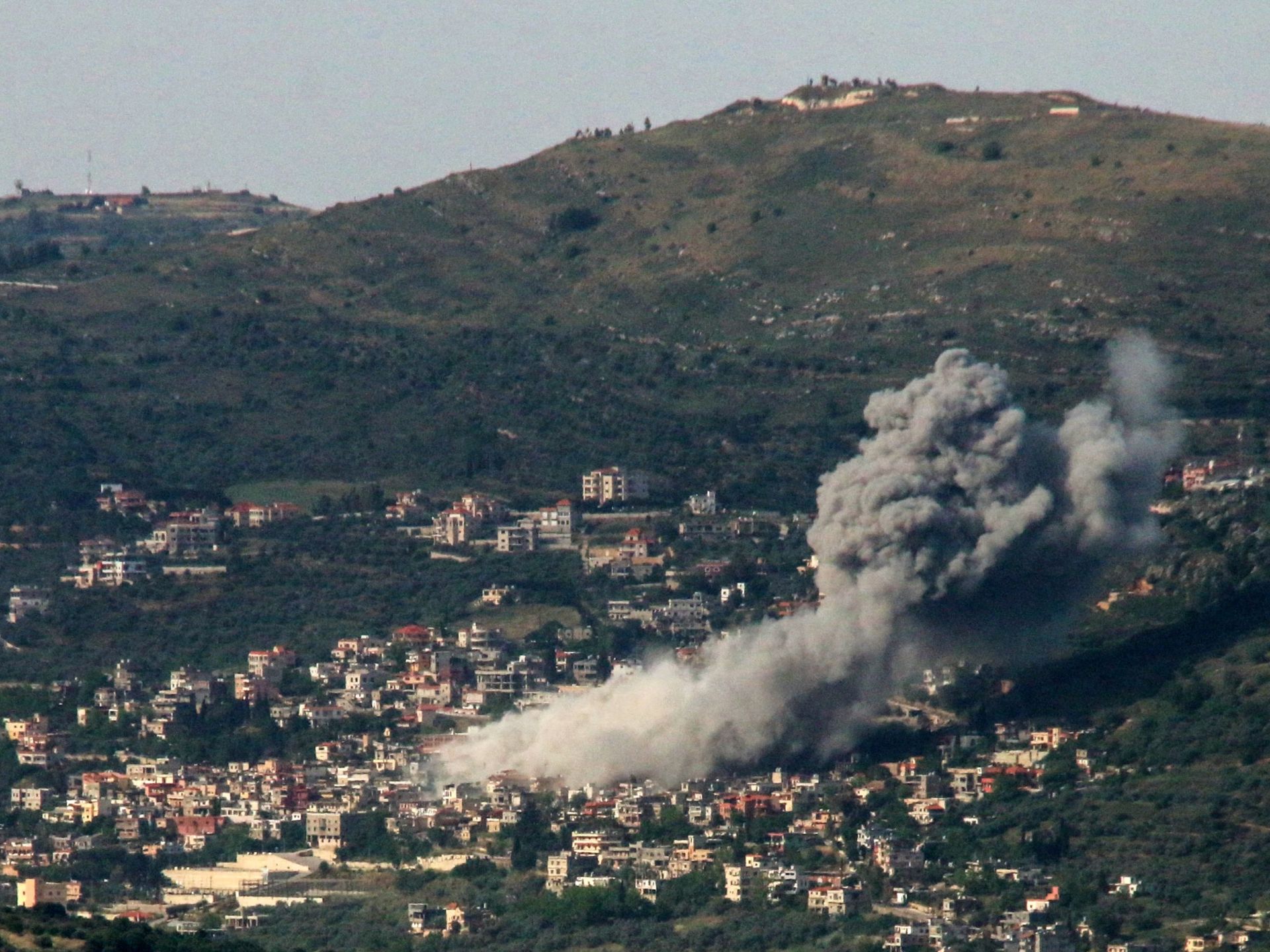 حزب الله وإسرائيل يتبادلان القصف وفرنسا تتسلم رد لبنان حول احتواء التصعيد | أخبار – البوكس نيوز