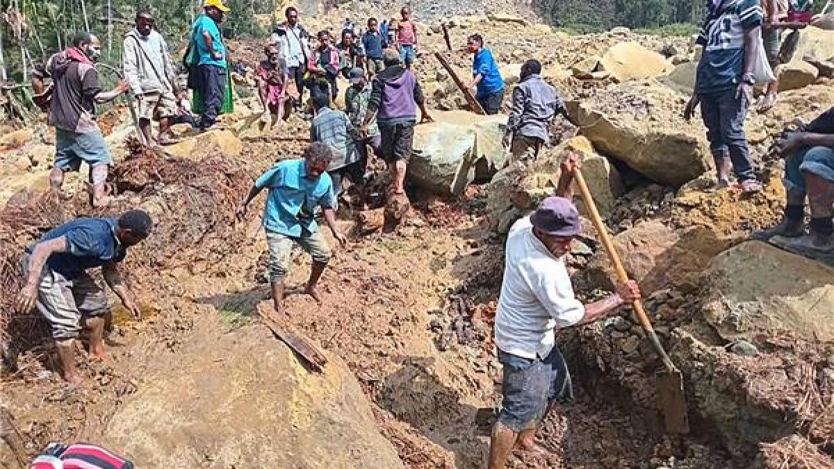 انزلاق التربة يدفن أكثر من ألفي شخص أحياء في بابوا غينيا الجديدة | أخبار – البوكس نيوز