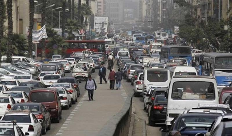 اعرف طريقك.. تباطؤ حركة السيارات على أغلب شوارع وميادين القاهرة والجيزة