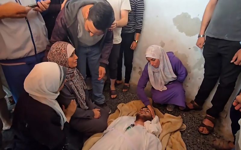 تشييع جثماني شهيدين بالمعمداني جراء قصف مدفعي إسرائيلي جنوب غزة | التقارير الإخبارية – البوكس نيوز