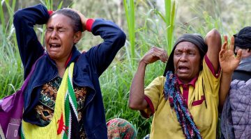 قرية في غينيا الجديدة دُفن نصف سكانها أحياء ونشطاء يتفاعلون | البرامج – البوكس نيوز