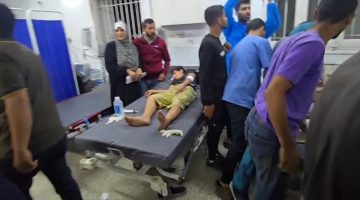 وصول جثث ومصابين إلى مستشفى المعمداني بعد قصف منزل في غزة | التقارير الإخبارية – البوكس نيوز