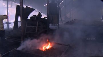 حريق ضخم في سوق الخضار المركزي بمدينة رام الله | التقارير الإخبارية – البوكس نيوز