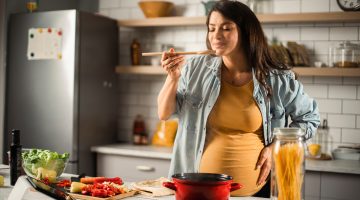 كم وجبة ينبغي أن تتناول الحامل يوميا؟ وأي الأطعمة تتجنب؟ | مرأة – البوكس نيوز