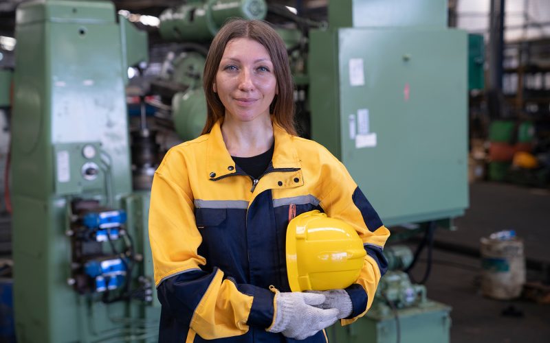 أوكرانيا تستعين بالنساء في مصانع الحديد والصلب لتعويض نقص الرجال | أخبار – البوكس نيوز