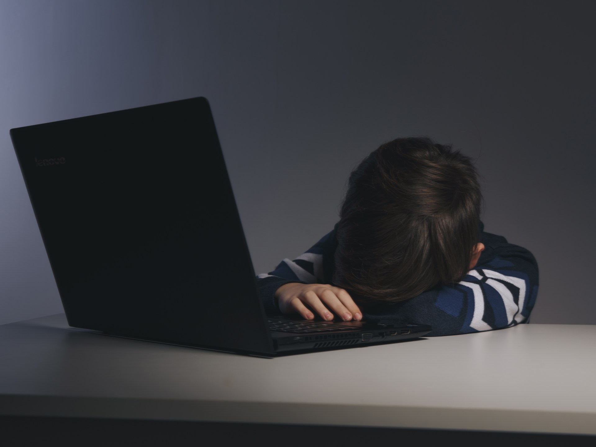 دراسة: 300 مليون طفل يقعون ضحايا للاستغلال الجنسي عبر الإنترنت سنويا | أسرة – البوكس نيوز