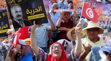 “نحن أحرار مؤقتا”.. فايننشال تايمز: قمع غير مسبوق للمعارضين في تونس | أخبار – البوكس نيوز