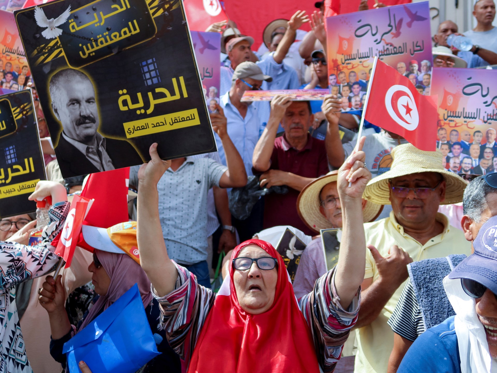 “نحن أحرار مؤقتا”.. فايننشال تايمز: قمع غير مسبوق للمعارضين في تونس | أخبار – البوكس نيوز
